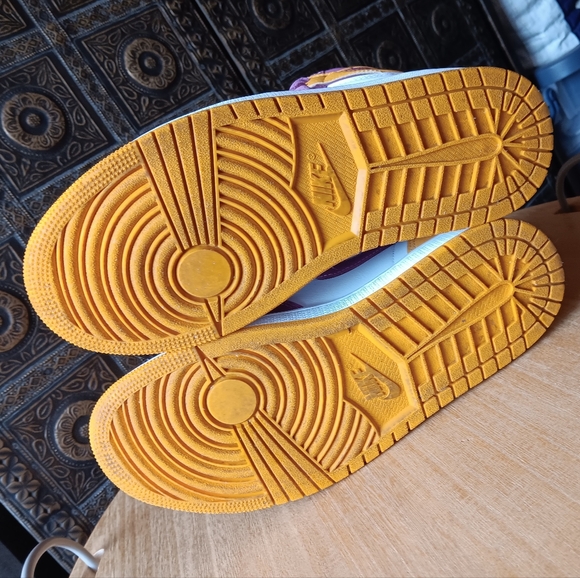 Air Jordan 1 Retro High OG - Picture 4 of 10